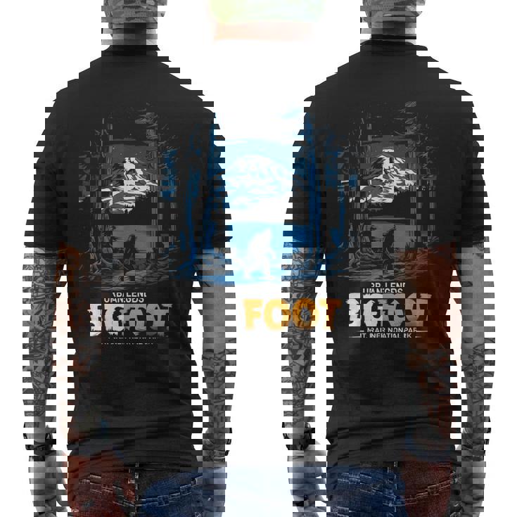 ビッグフット都市神話伝説マウントレイナー国立公園 メンズTシャツ バックプリント