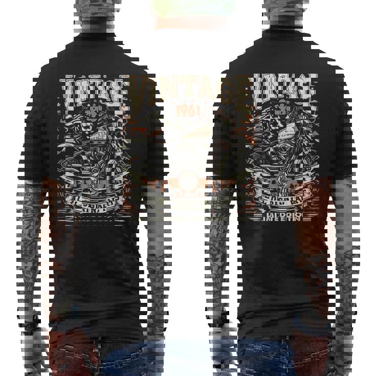 ビンテージ 1961 1961年生まれ 63歳の誕生日 バイクバイカー メンズTシャツ バックプリント