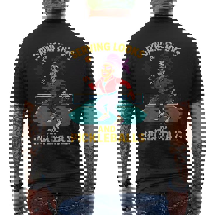 ピックルボールドラッグコート歌姫デザイン。 メンズTシャツ バックプリント