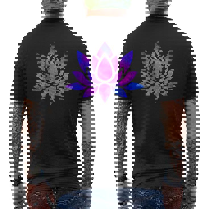 ピンクと紫の蓮の花 メンズTシャツ バックプリント