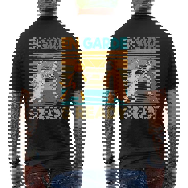 フェンシング猫ナマケモノファニーフェンサー メンズTシャツ バックプリント