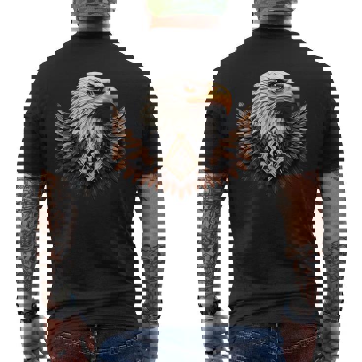 フリーメイソンs&C「知恵を持ったワシ」のシンボル。 メンズTシャツ バックプリント
