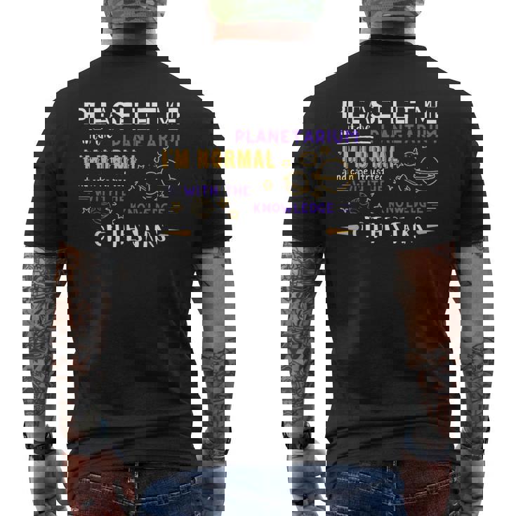 プラネタリウムに入らせてください、私は普通のミームです メンズTシャツ バックプリント