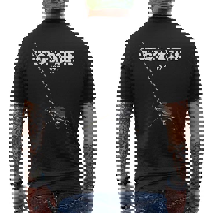 ボイジャー宇宙船探査機 1977 メンズTシャツ バックプリント