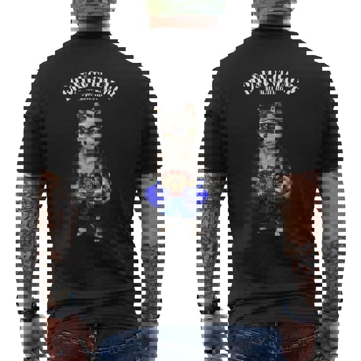 ボクシングチャンピオン ブラック柴犬ファイター メンズTシャツ バックプリント