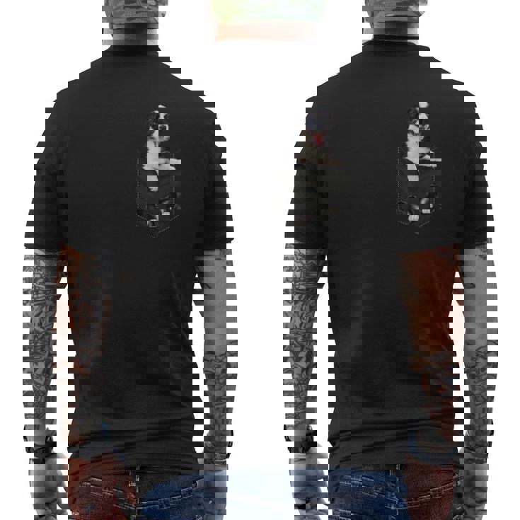 ポケットに入った面白いボーダーコリー ボーダーコリー愛好家に メンズTシャツ バックプリント