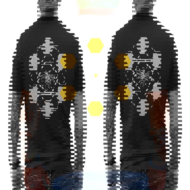 ミツバチユーモア六角形ナチュラルスタイル メンズTシャツ バックプリント