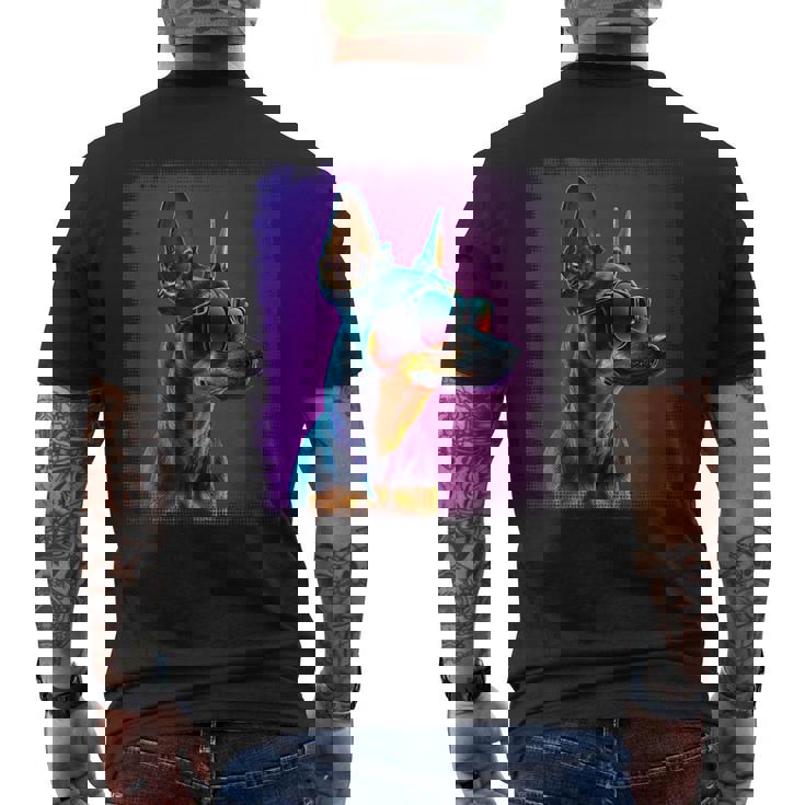 ミニピン 犬 オーナーのミニチュアピンシャーの漫画。 メンズTシャツ バックプリント