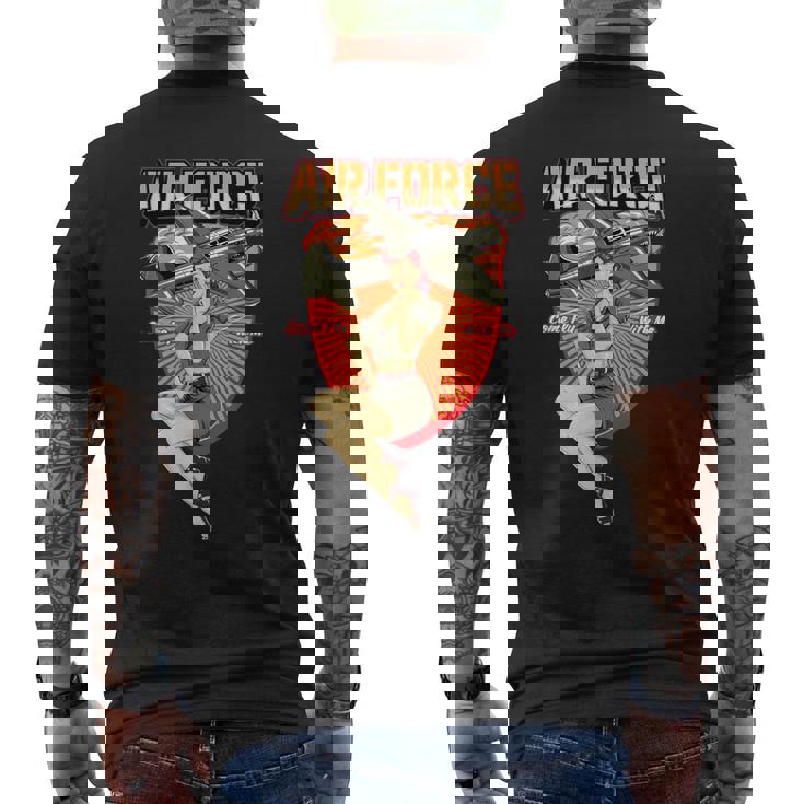 ミリタリーピンナップガール。 メンズTシャツ バックプリント