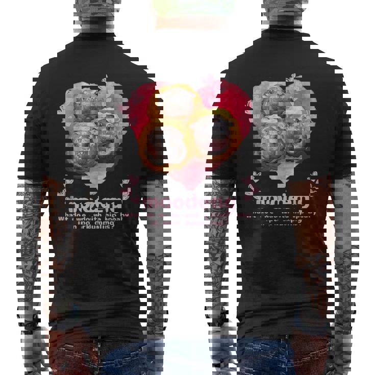 ムーデン君が 豚肉団子 になっちゃった！可愛いカバの赤ちゃん メンズTシャツ バックプリント