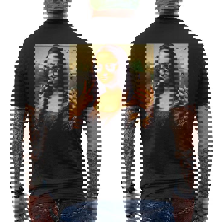 モナリザ・サングラスとセルフィー メンズTシャツ バックプリント