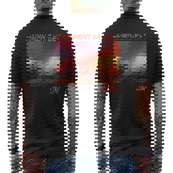 モニュメントバレーユタ州 メンズTシャツ バックプリント