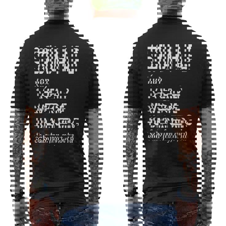 ラグビー選手の定義 面白い スクラムハーフ メンズTシャツ バックプリント