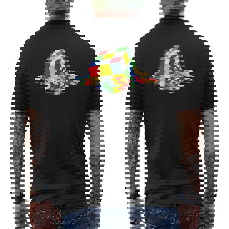 ルービックキューブパズル 溶けるクールなグラフィックデザイン メンズTシャツ バックプリント