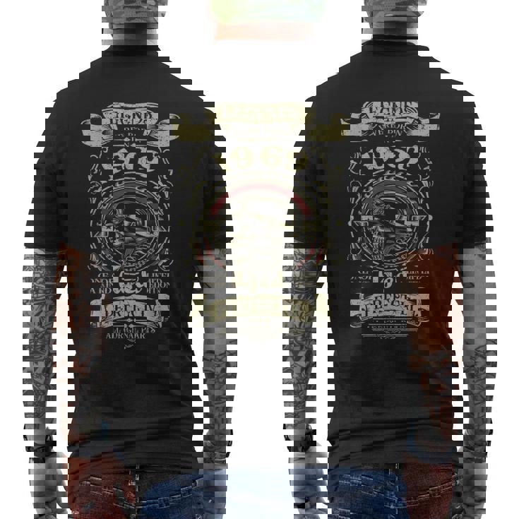 レジェンドは1969年54歳の誕生日のバイカーバイクに生まれました。 メンズTシャツ バックプリント