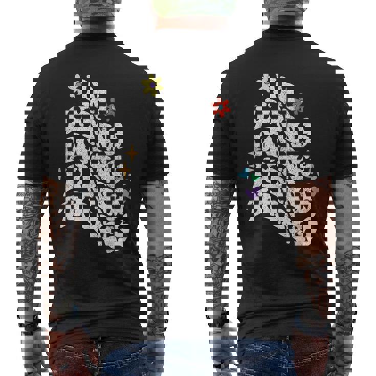 レトロ グルーヴィーなイム リンナ やってる リンナ 物事 面白い 母の日 メンズTシャツ バックプリント