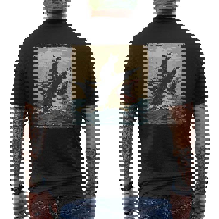 レトロ 猫 噛む サメ ユーモラス 猫 駄洒落 ミーム 猫s サメ メンズTシャツ バックプリント