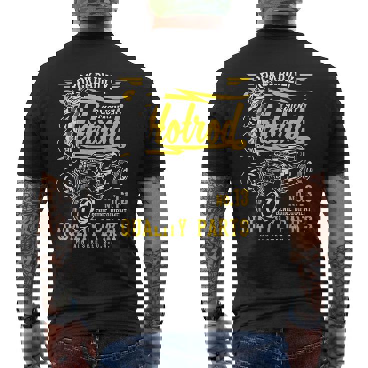 レトロなヴィンテージスタイルのホットロッドデザイン。 メンズTシャツ バックプリント