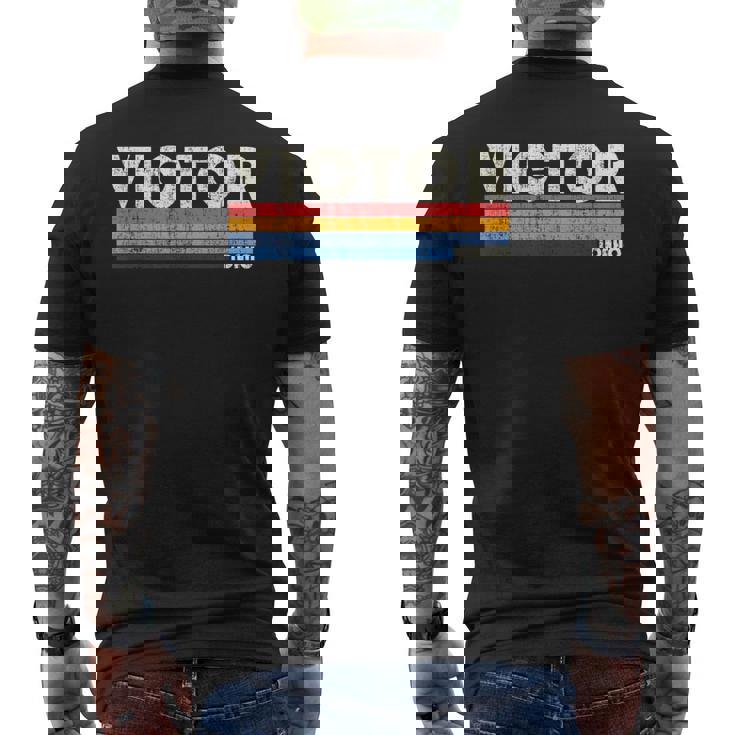 レトロヴィンテージ 70年代 80年代スタイル ビクター、Id メンズTシャツ バックプリント