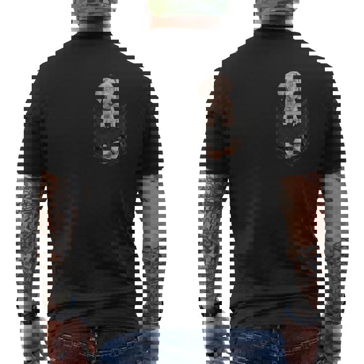 ワイマラナー愛好家のためのファニーワイマラナー ポケットに入ったワイマラナー メンズTシャツ バックプリント