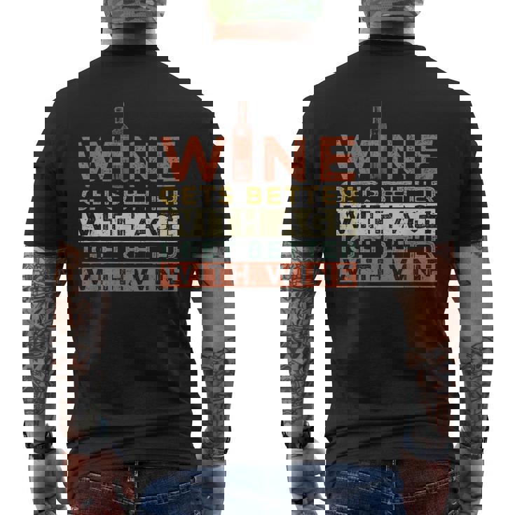 ワインは年を重ねるごとに良くなる私はワインと共に良くなる メンズTシャツ バックプリント