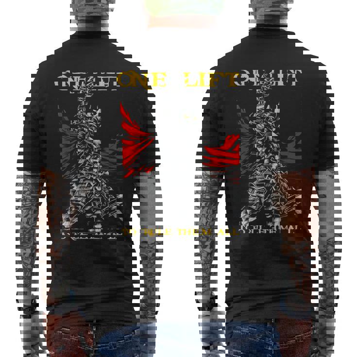 ワンリフトでボディビルディングジムワークアウトトレーニングをすべて支配。 メンズTシャツ バックプリント