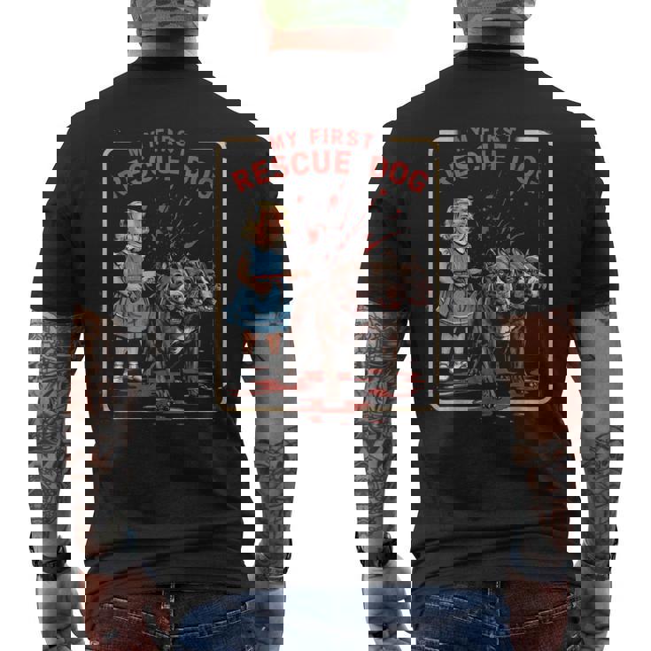 ヴィンテージ ホラー 映画 恋人 レトロ ハロウィン シャツ レスキュー 犬 メンズTシャツ バックプリント