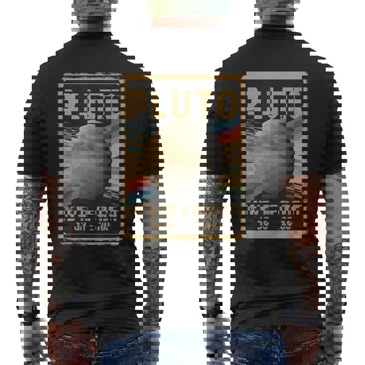 ヴィンテージ 冥王星 Never Forget 2006 天文学 天体物理学 面白い メンズTシャツ バックプリント