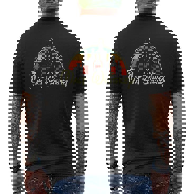 ヴィンテージモルトウイスキー愛好家 面白いモルトウイスキー メンズTシャツ バックプリント