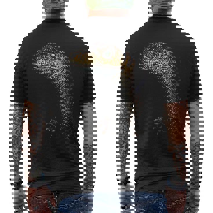 ヴェロキラプトル恐竜狩りリアルなグラフィックデザイン メンズTシャツ バックプリント