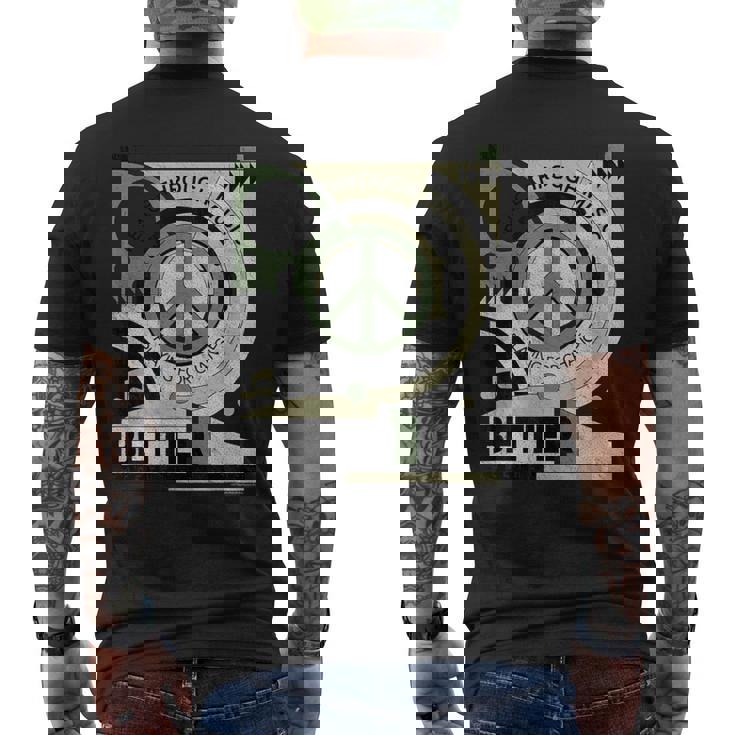 一緒により良い変化のために遊ぶ メンズTシャツ バックプリント