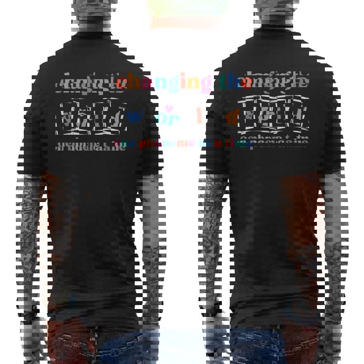 世界を変える失読症の先生 一度に一つの音素 メンズTシャツ バックプリント