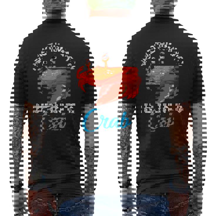 人類を拒絶するカニに戻る進化カニを抱きしめろ メンズTシャツ バックプリント