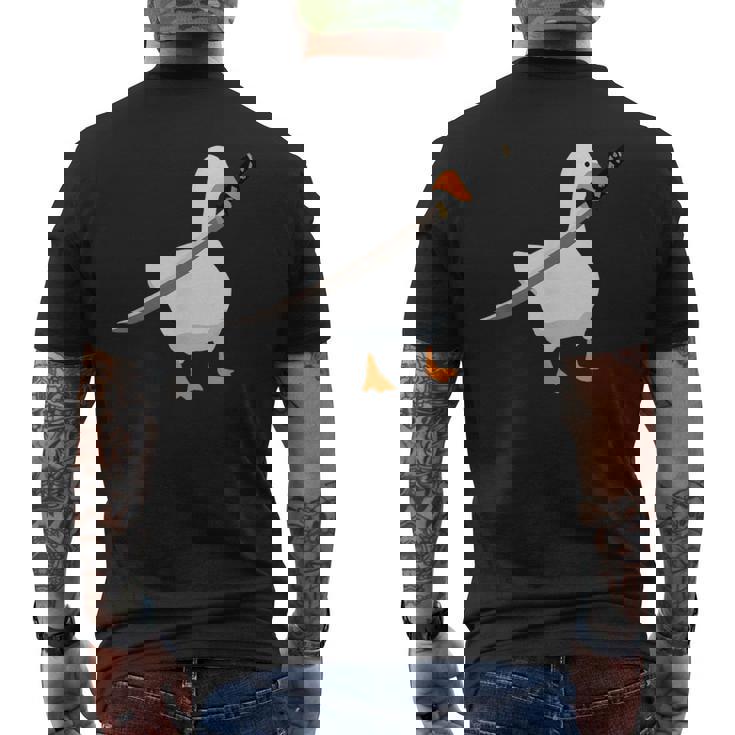 刀を持ったアヒルと剣を持つアヒル 刀包丁 ガチョウ メンズTシャツ バックプリント
