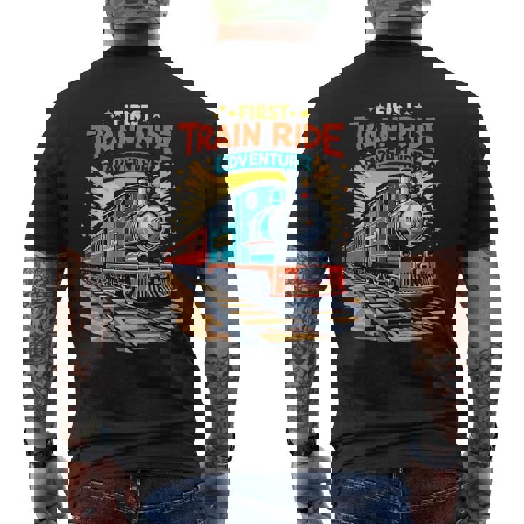 初電車 乗る 鉄道 アドベンチャー 風景 旅行 メモリーギア メンズTシャツ バックプリント