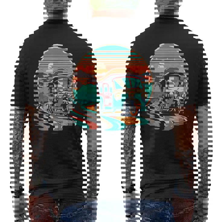 前景にアジアのトゥクトゥク メンズTシャツ バックプリント