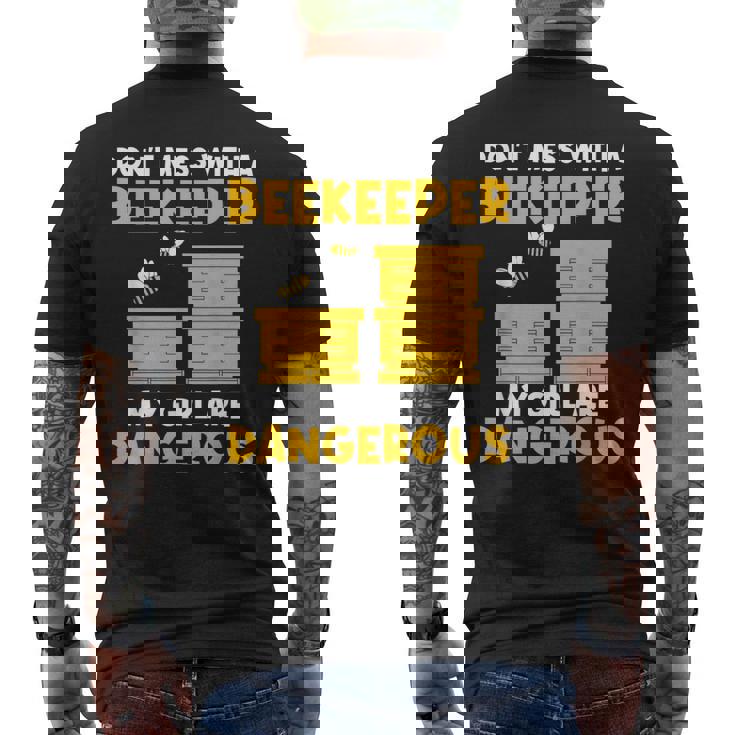 収穫養蜂家 これらを植えてミツバチを救いましょう メンズTシャツ バックプリント