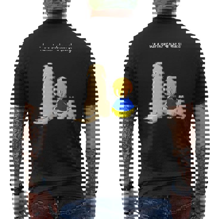 同じ空の下白文字 ウクライナ 反戦 平和 希望 仲間 家族 犬 猫 メンズ レディース キッズ メンズTシャツ バックプリント