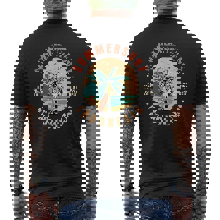 夏のサーフ、バリ島、クタビーチ、インドネシア旅行 メンズTシャツ バックプリント