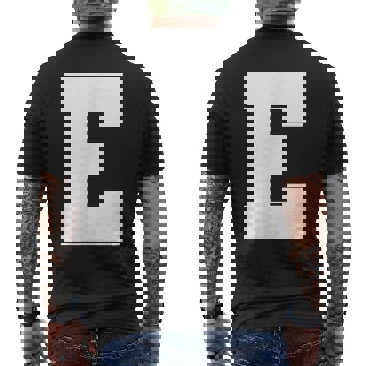 大文字 E アルファベット モノグラム イニシャル メンズTシャツ バックプリント