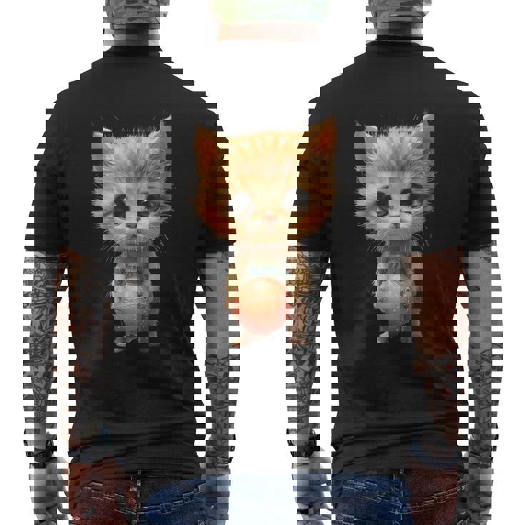 子猫、茶トラ、かわいい、おもしろい、癒し、ビーチ、ボール、砂浜、夏、海、ビーチボール、可愛い メンズTシャツ バックプリント