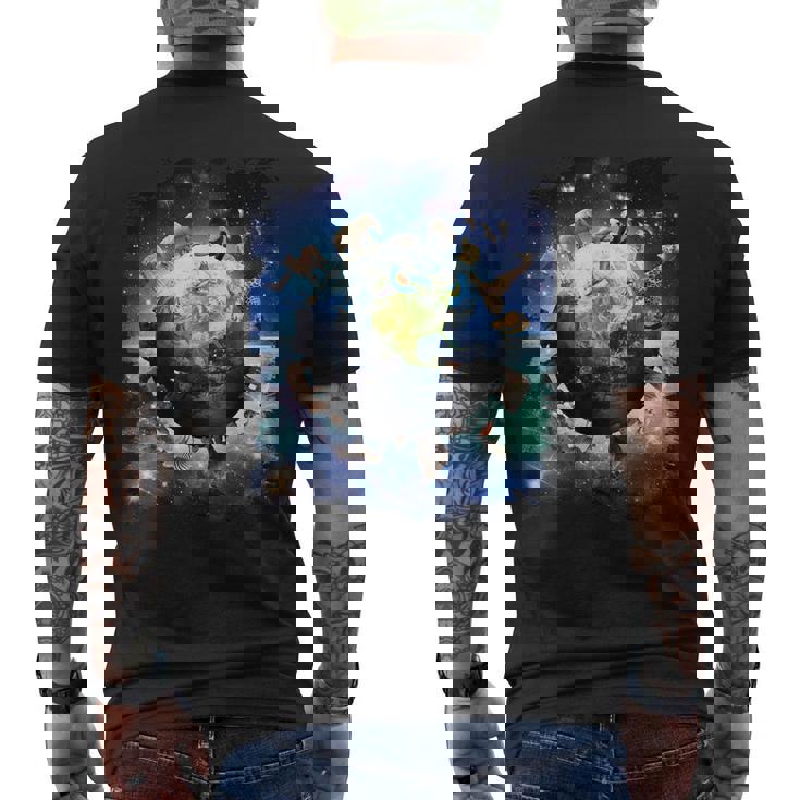 宇宙地球動物グループシーン メンズTシャツ バックプリント