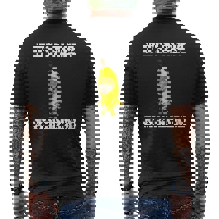 寝る時間が過ぎた面白い猫のミーム メンズTシャツ バックプリント