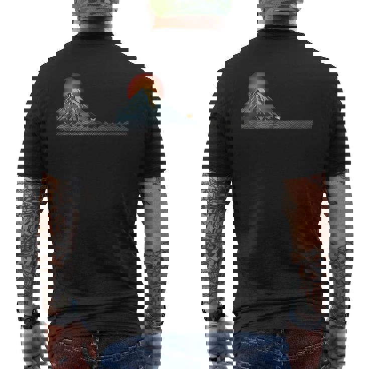 山 柴犬秋田犬かわいい犬と富士 メンズTシャツ バックプリント