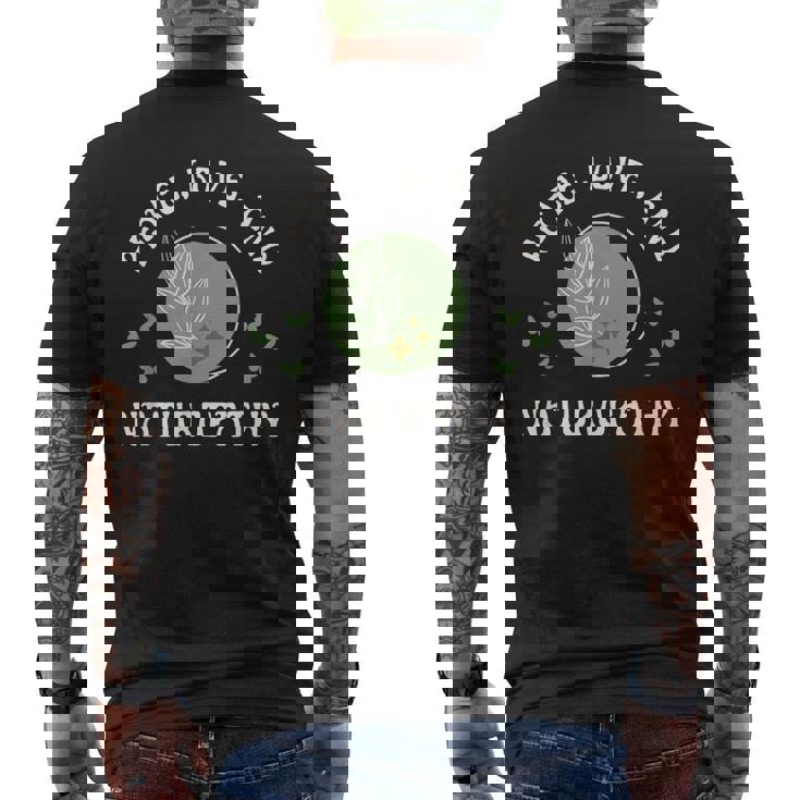 平和 愛と自然療法 ウェルネスとナチュラルヒーリング メンズTシャツ バックプリント