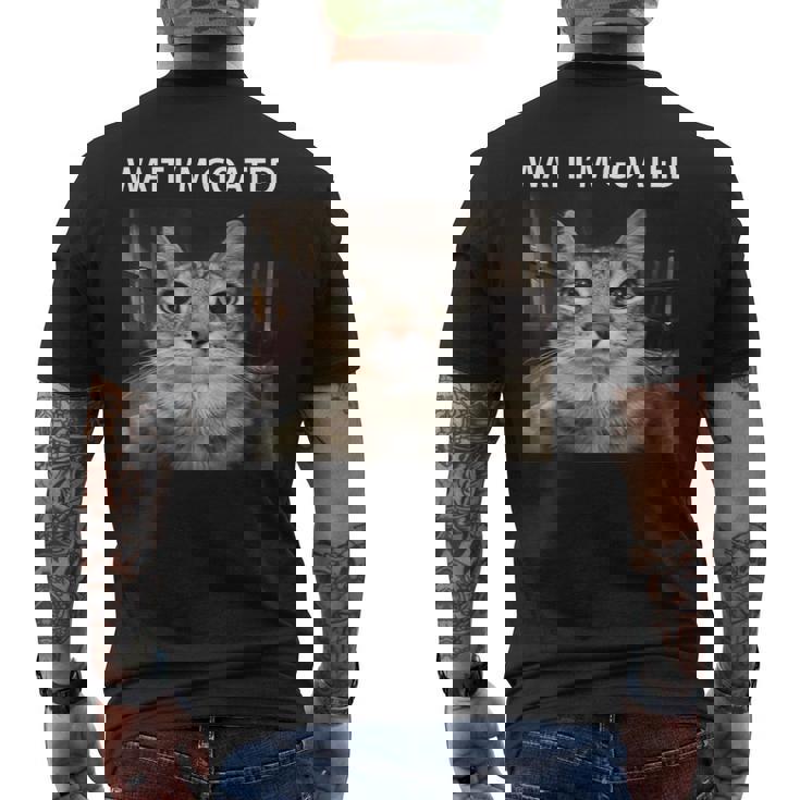 待ってよヤギの愚かな猫のミーム メンズTシャツ バックプリント