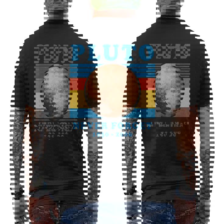 惑星冥王星を忘れてはいけないオタク天文学楽しい宇宙レトロ メンズTシャツ バックプリント