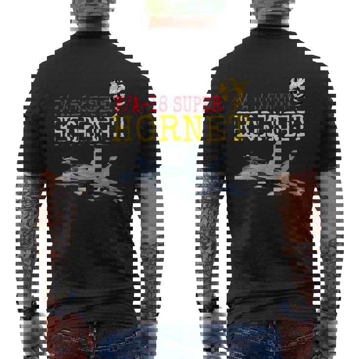 愛国的なアメリカ海軍「FA-18 スーパーホーネット」 In Action。 メンズTシャツ バックプリント