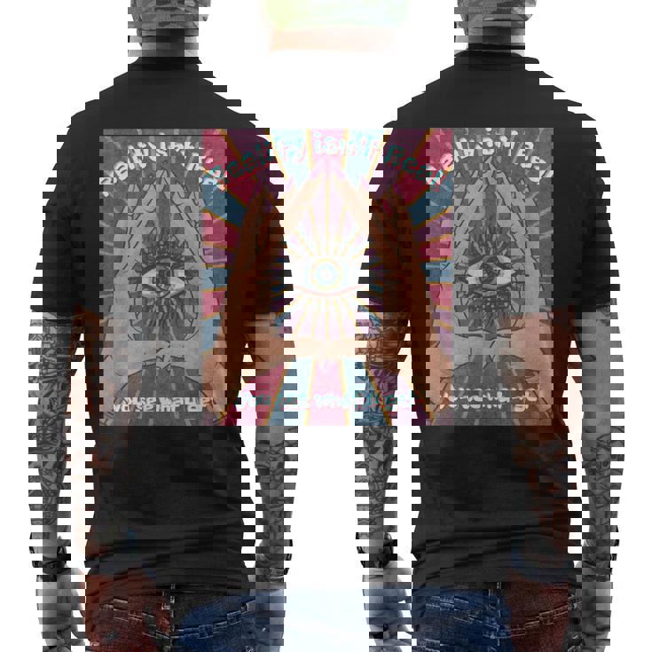 手、三角形、すべてが見える目を持つイルミナティデザイン。 メンズTシャツ バックプリント