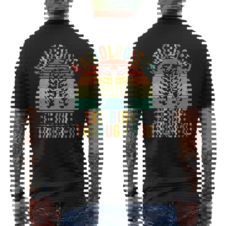 放射線科医があなたを通して見る放射線科 メンズTシャツ バックプリント